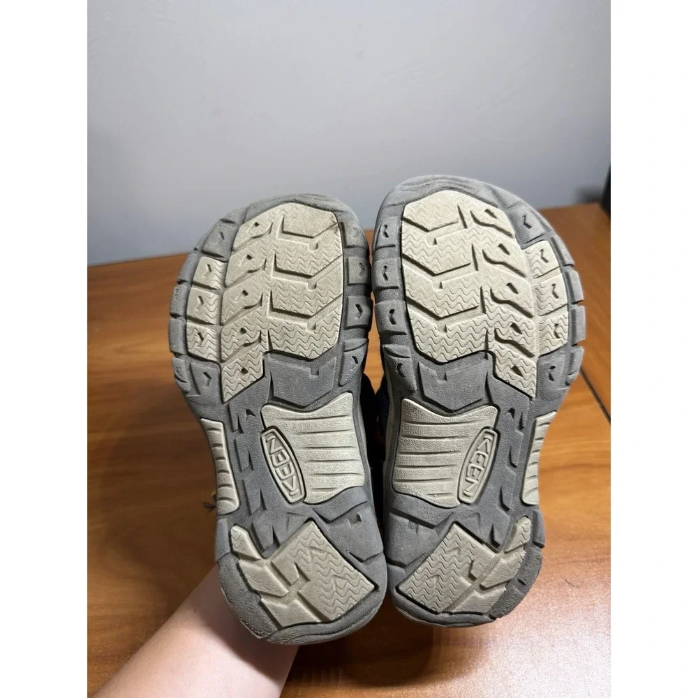 Keen Big Kids Newport H2 Youth Size 2 Cap Toe Water Sandal Shoes Blue Hiking